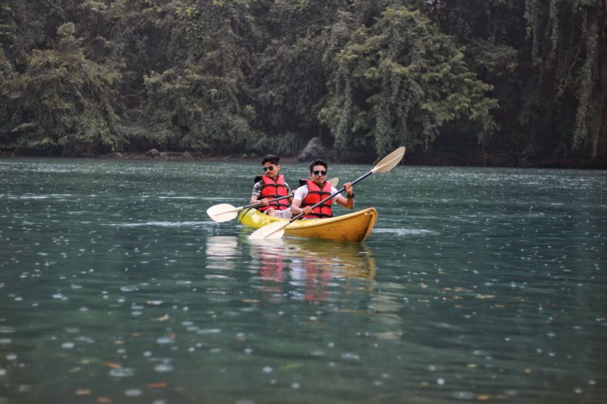 Piragüismo por el río Tiétar y el embalse del Rosarito con Orlando · Hotel Nabia · Ávila